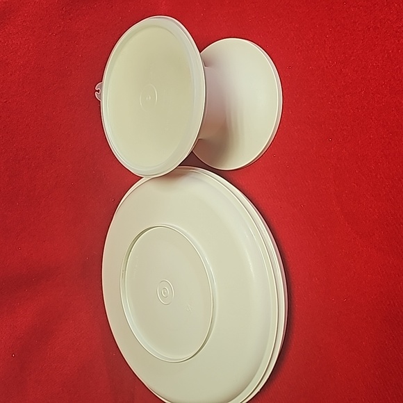 Tupperware Serve It All 4pc Set Cake Veggie Pedestal Tray Lid Almond Vtg - Picture 4 of 9